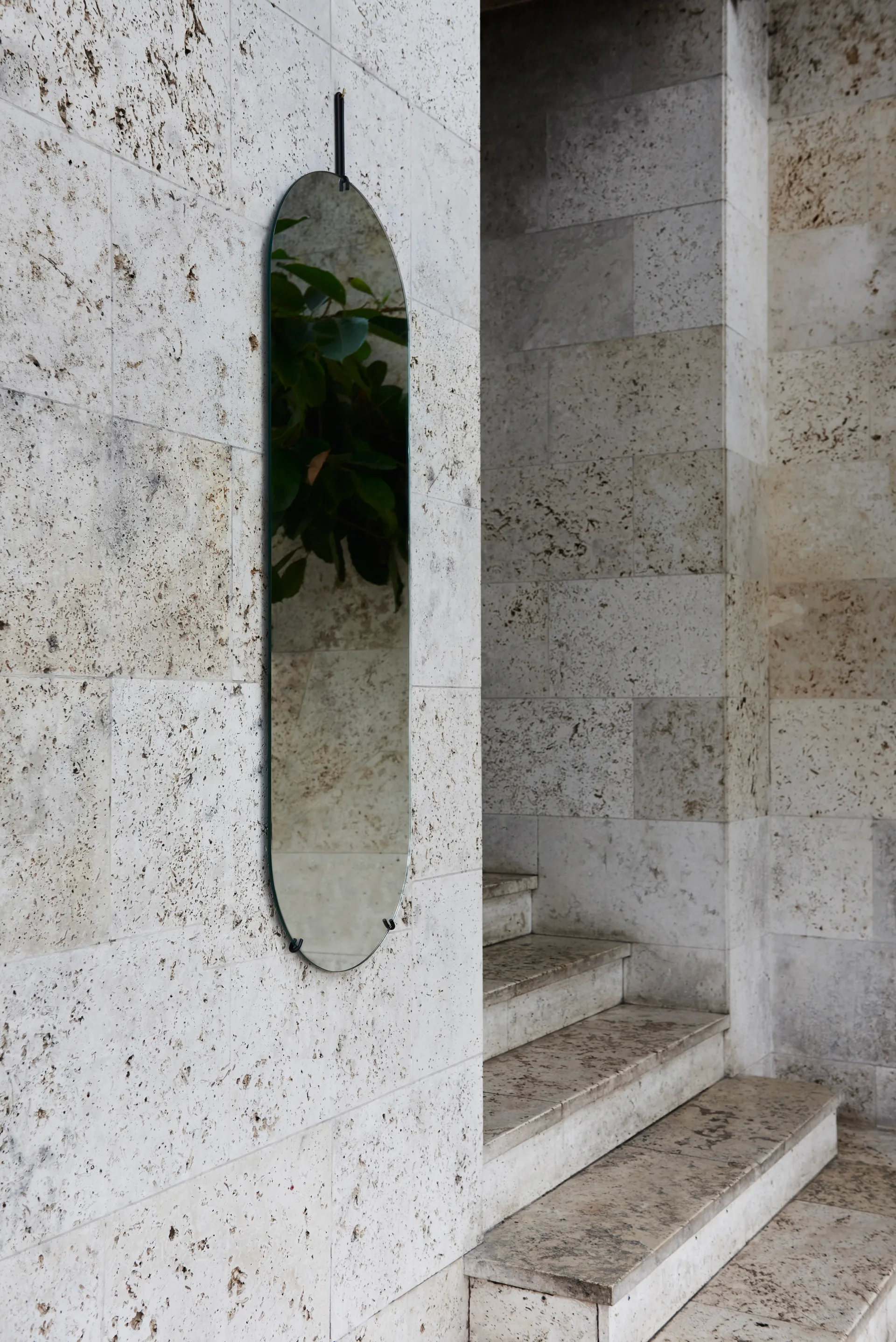 Vægspejl 40,4x146,9 cm, Black MOEBE