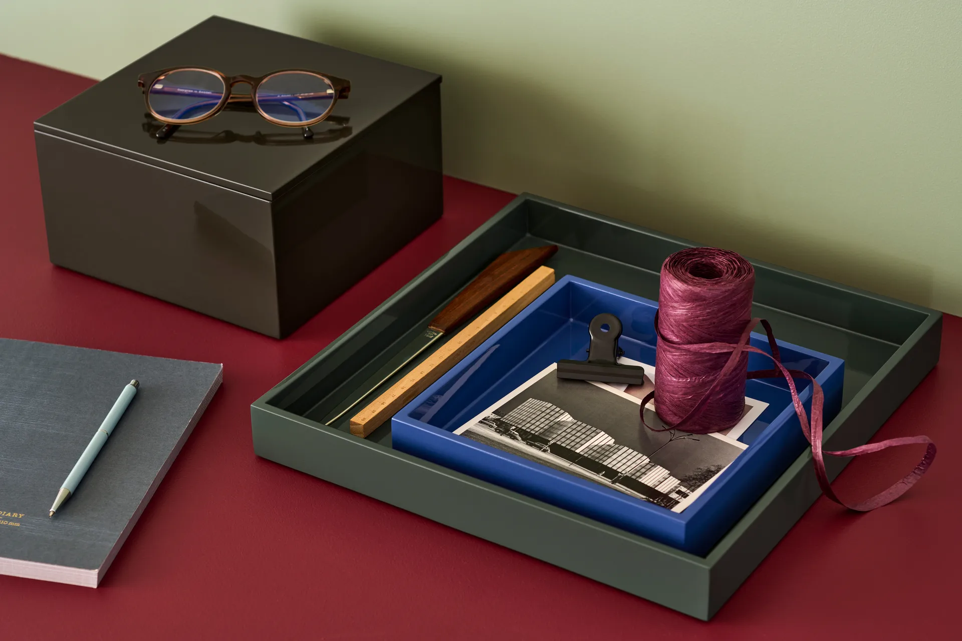 Lux lakeret dekorationsbakke 19x19x3,5 cm, Ultramarin Mojoo