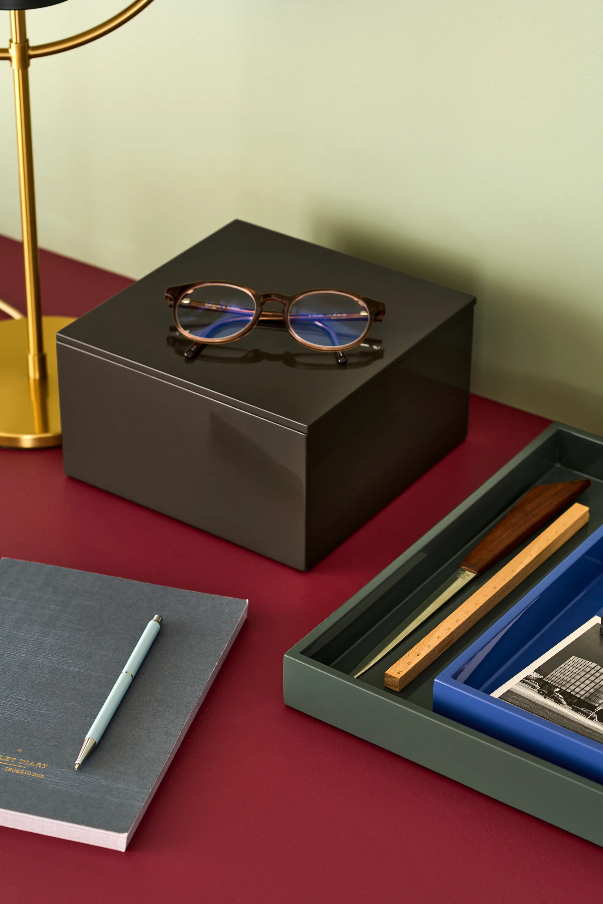 Lux lakeret dekorationsbakke 19x19x3,5 cm, Ultramarin Mojoo