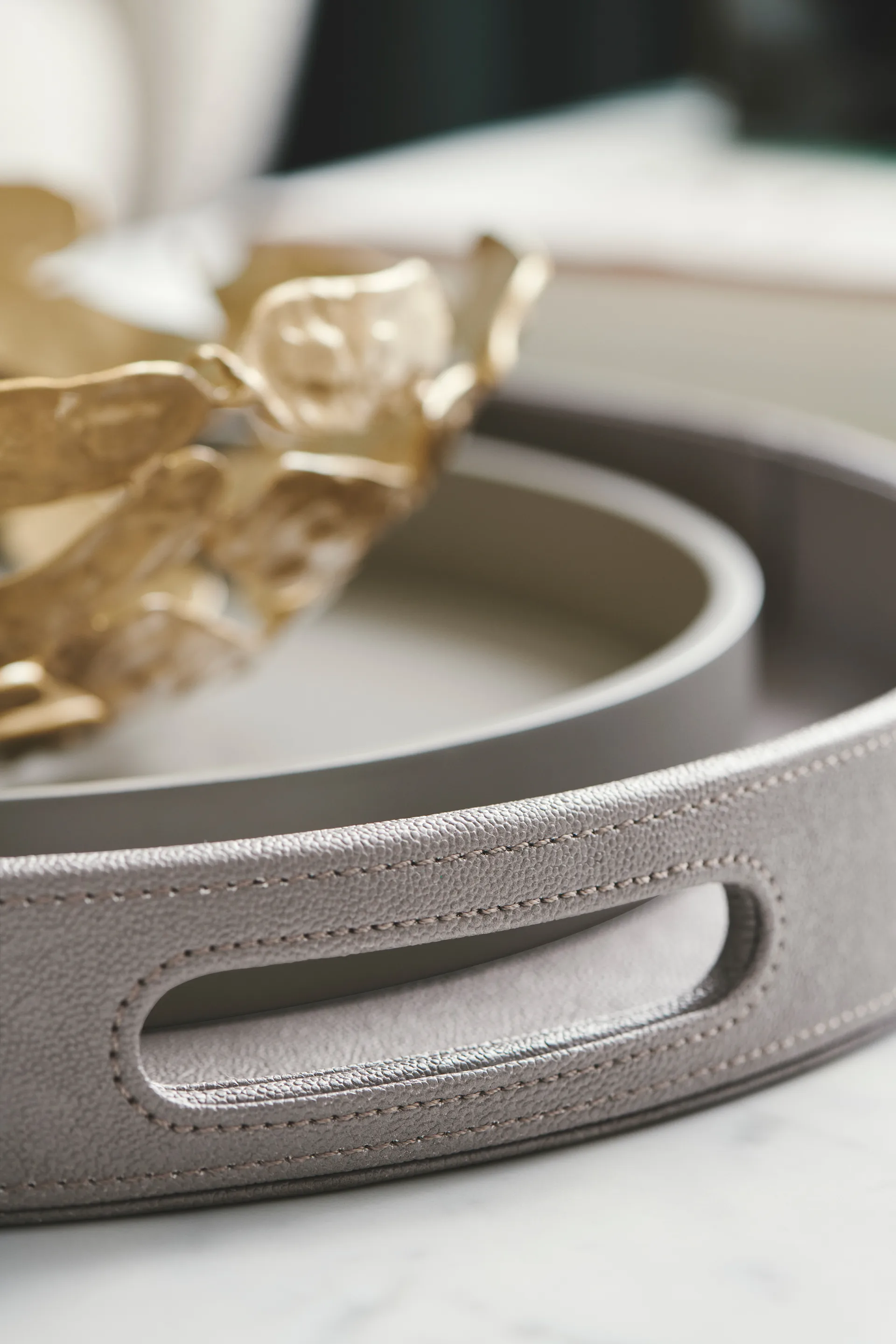 Mat lakeret dekorationsbakke Ø30x4 cm, Fawn Mojoo