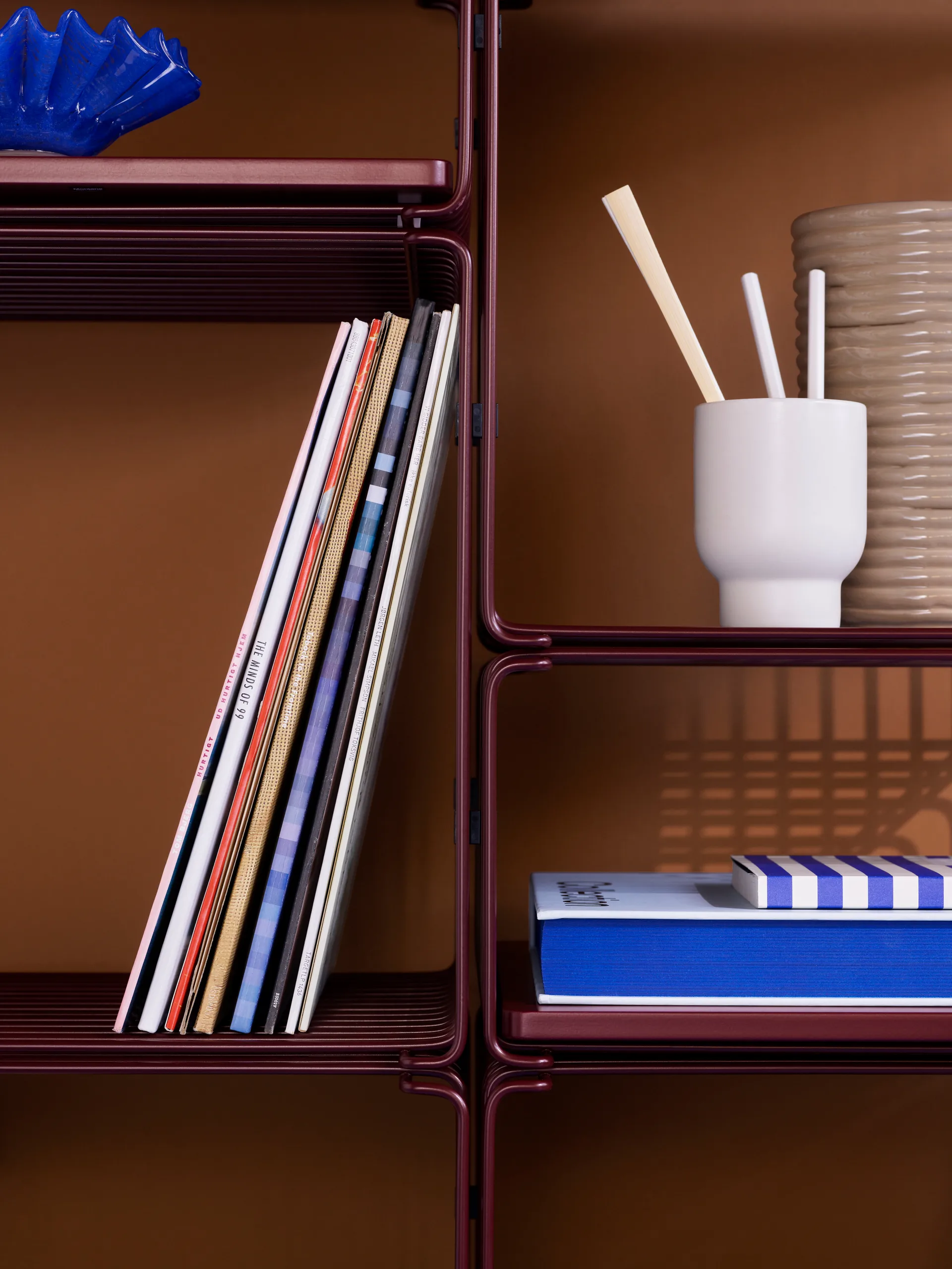 Panton Wire Extended hylde 70x34,8x25,7 cm, Black red Montana