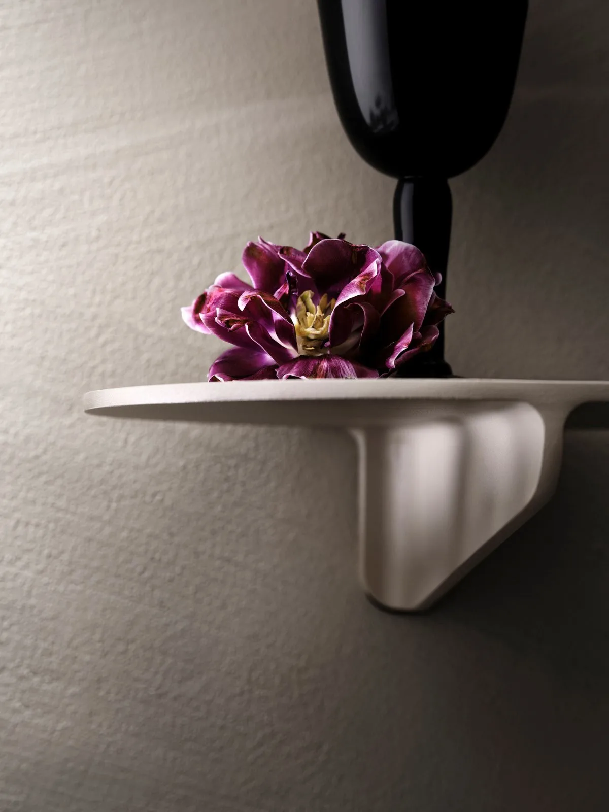 Museum NM&.045 væghylde, Sort Museum