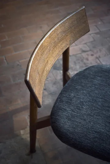 Tetra lounge chair - Granitfarvet stof-mørkolieret eg - MUUBS