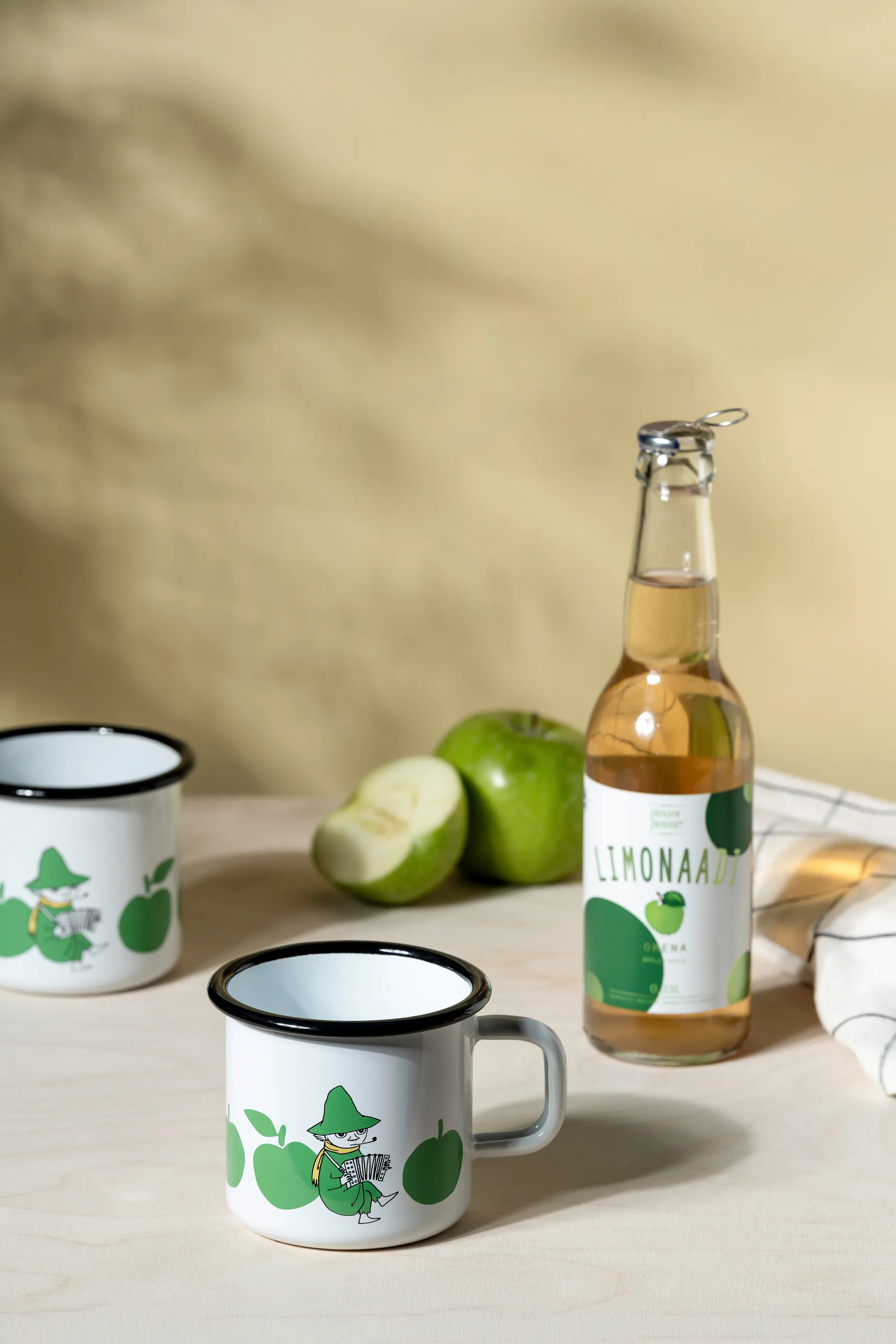 Moomin  emaljekrus 37 cl, Joyfull Apples Muurla