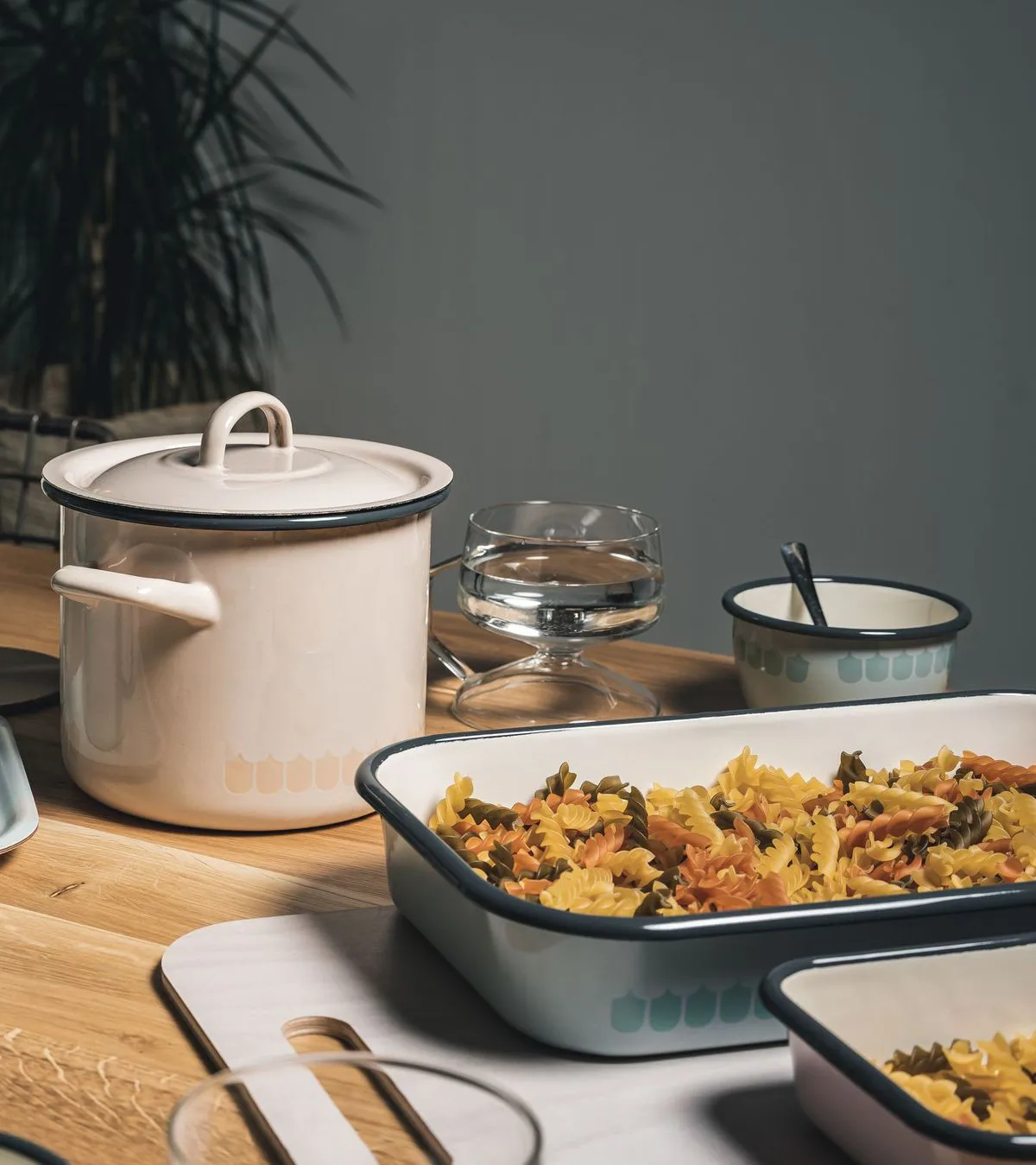 Vappu emaljebradepande 19x32 cm, Green Muurla