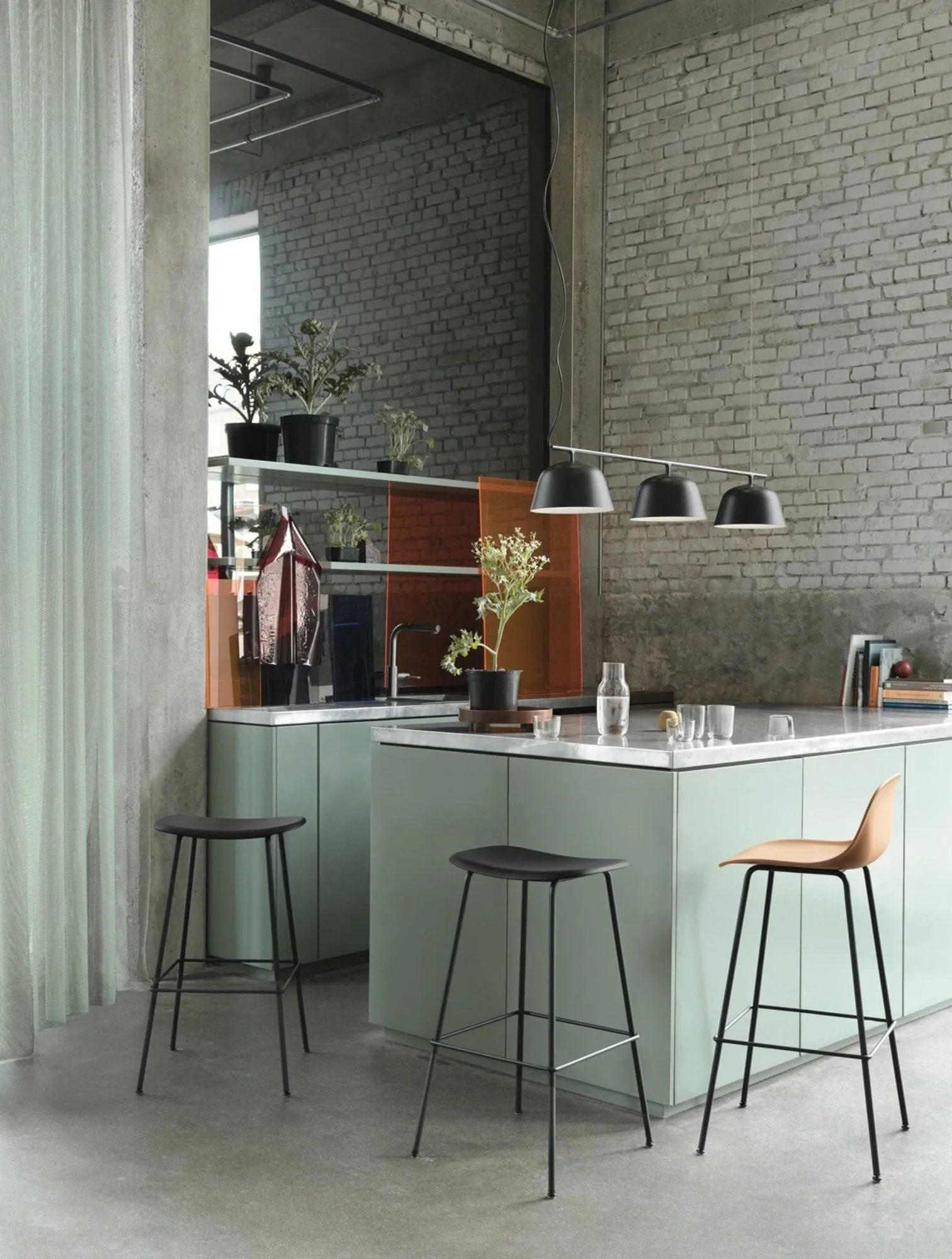 Ambit Rail loftlampe, sort Muuto