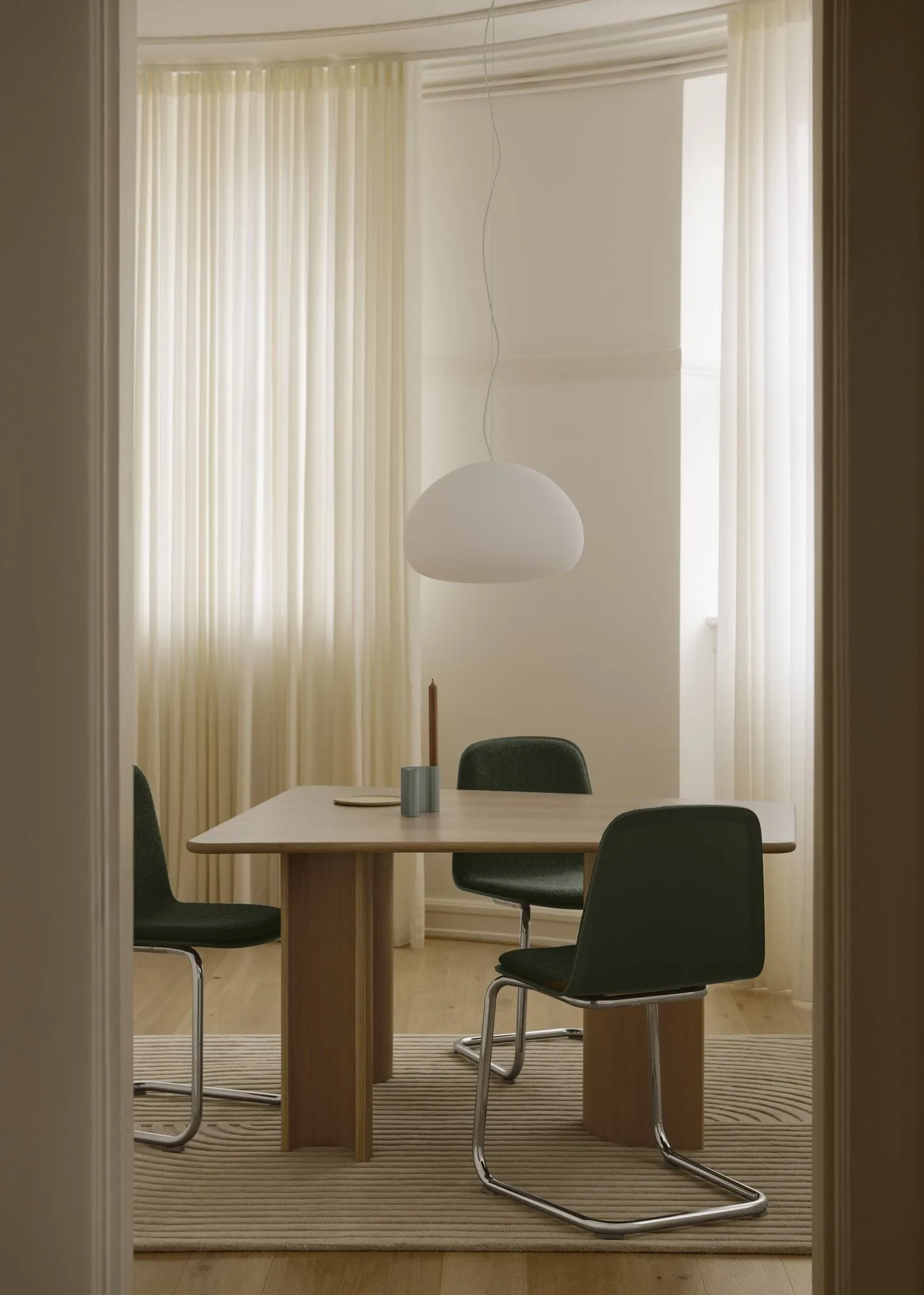 Brink Chair Cantilever Base stol, Sort-sort Muuto
