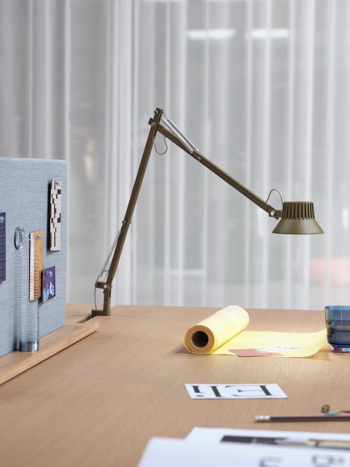 Dedicate L2 bordlampe med klemme, Brown Green Muuto
