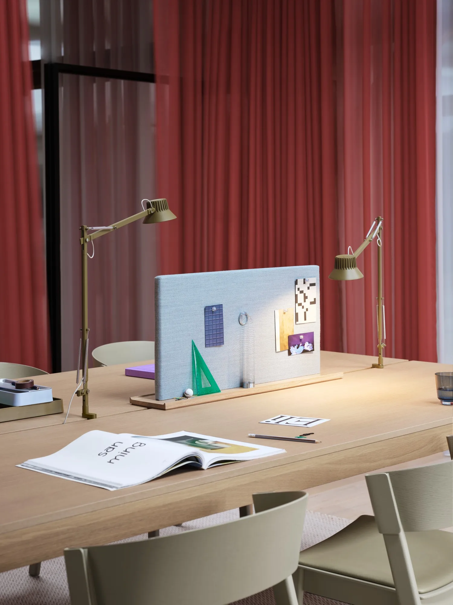 Dedicate L2 bordlampe med klemme, Brown Green Muuto