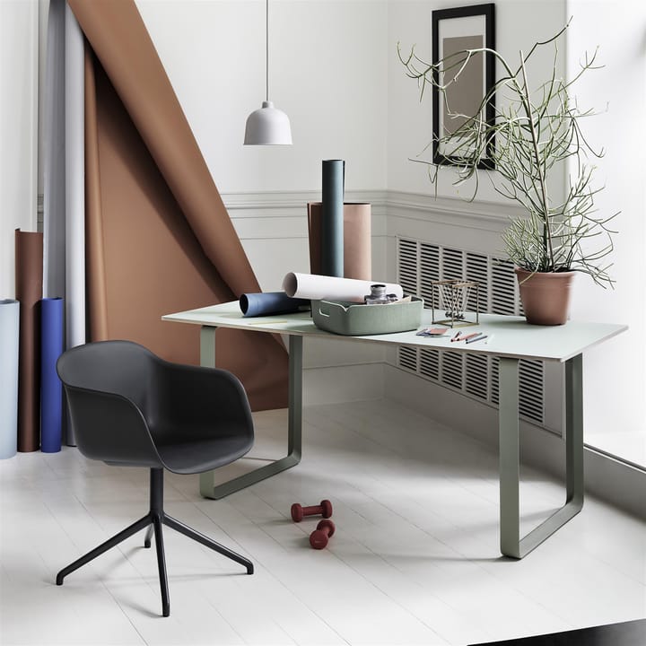 Fiber armchair drejebase kontorstol, sort Muuto