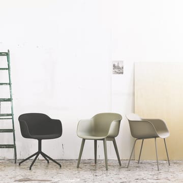 Fiber Chair stol med armlæn og træben - dusty green - Muuto
