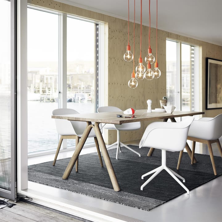 Fiber Chair stol med armlæn og træben, hvid-egetræ Muuto