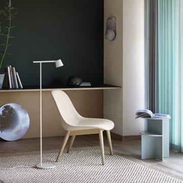 Fiber loungestol wood base - black, mørkebrunbejdsede ben - Muuto