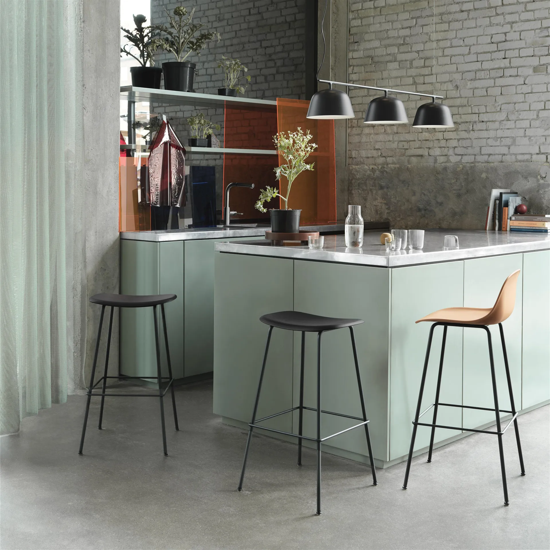 Fiber Tube barstol 75 cm, sort Muuto