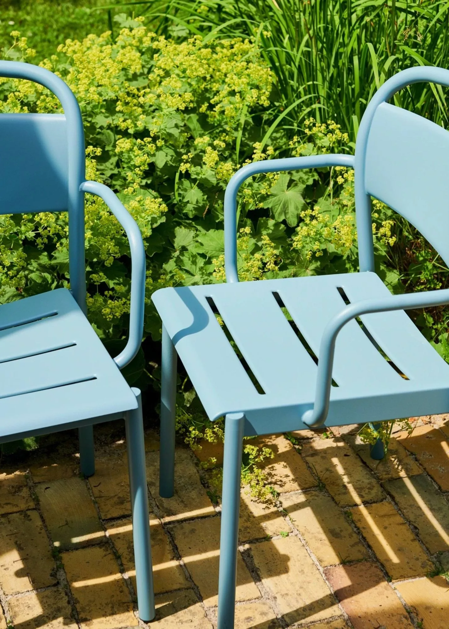 Linear steel armchair karmstol, Pale blue Muuto