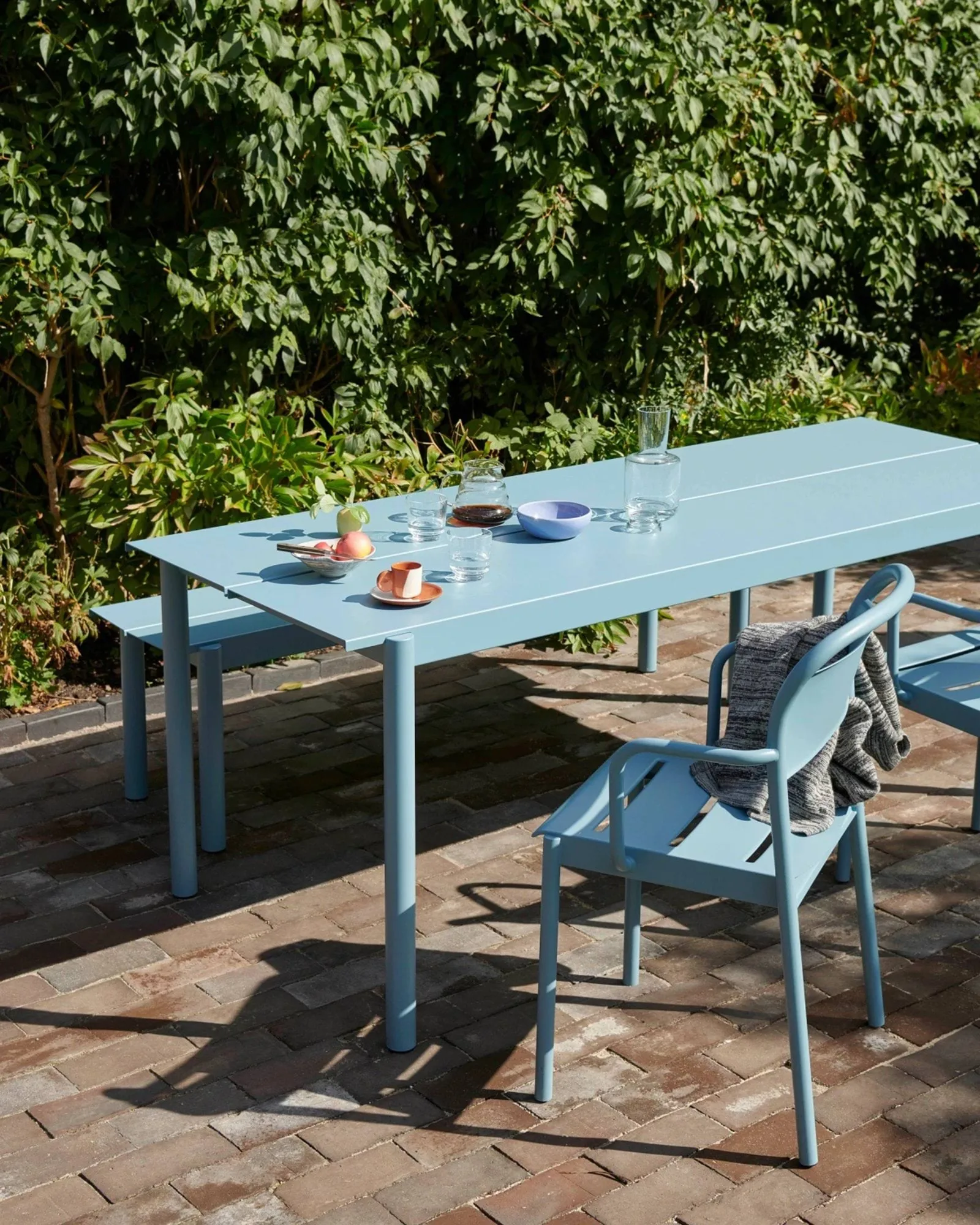 Linear steel armchair karmstol, Pale blue Muuto