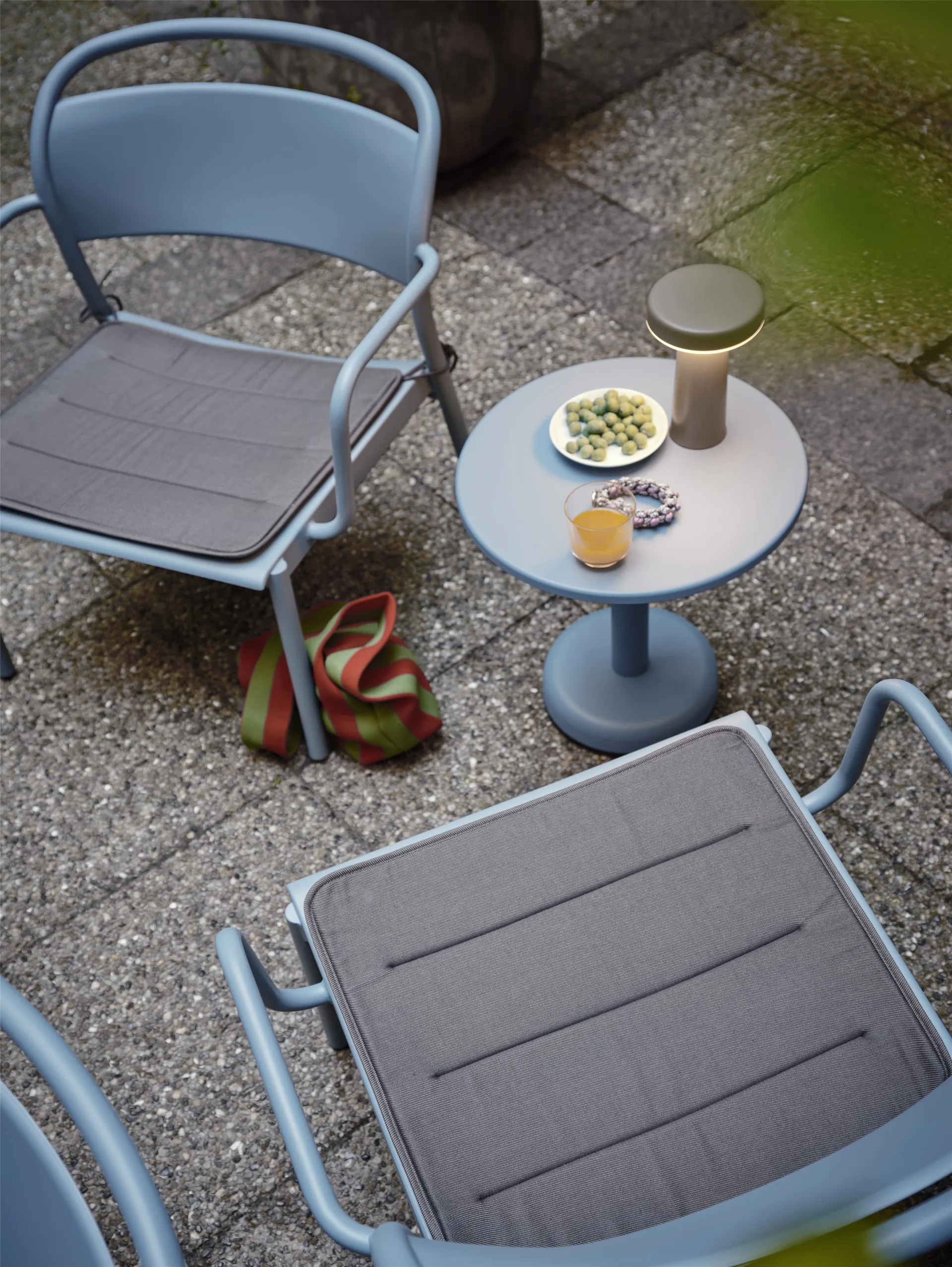 Linear Steel Armchair siddehynde, Twitell dark grey Muuto