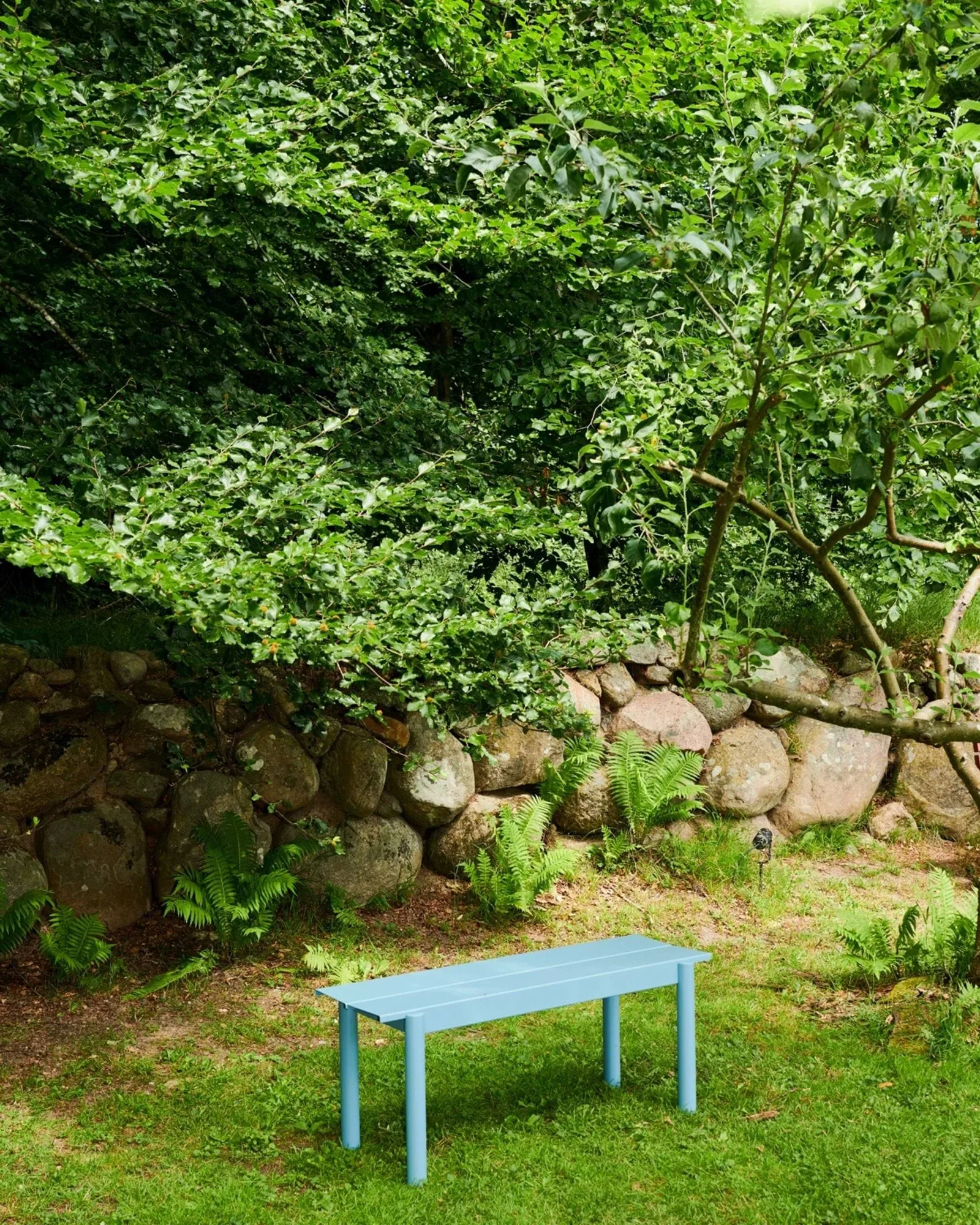 Linear steel bench bænk 110x34 cm, Pale blue Muuto