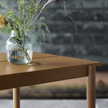 Linear steel table bord 140x75 cm - Burnt orange - Muuto