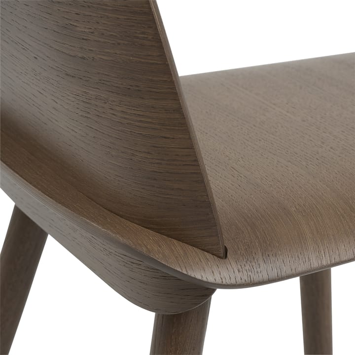 Nerd spisestol, Stained dark brown Muuto