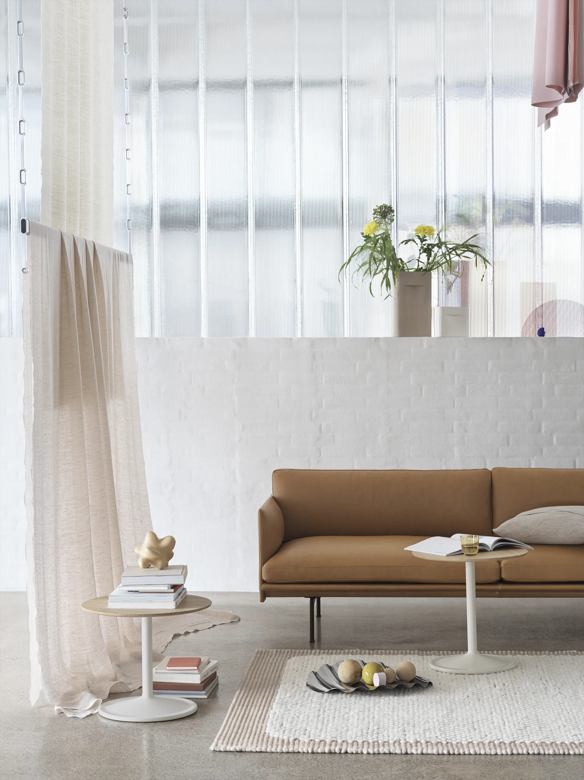 Outline 3,5-personers sofa polished alu, Grace leather Camel Muuto