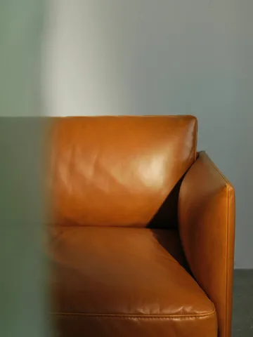 Outline sofa 3-pers. læder - Cognac, sorte ben - Muuto