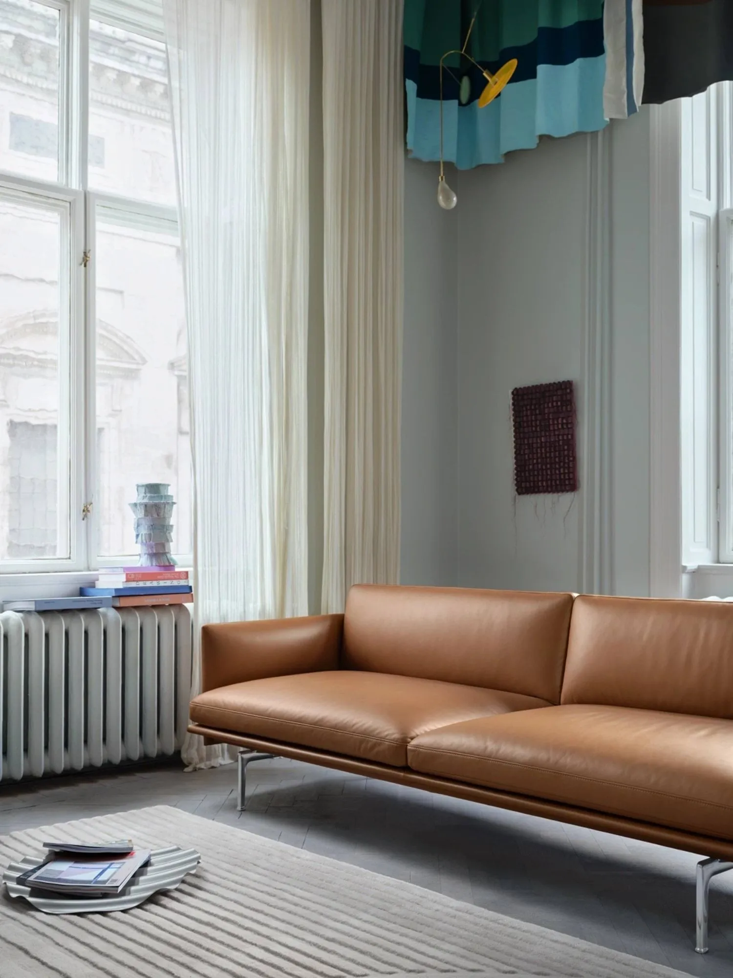 Outline sofa 3-pers. læder, Cognac, sorte ben Muuto
