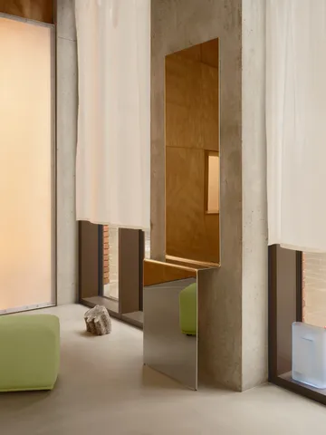 Pleat vægspejl - Poleret stål, 227x57 cm - Muuto