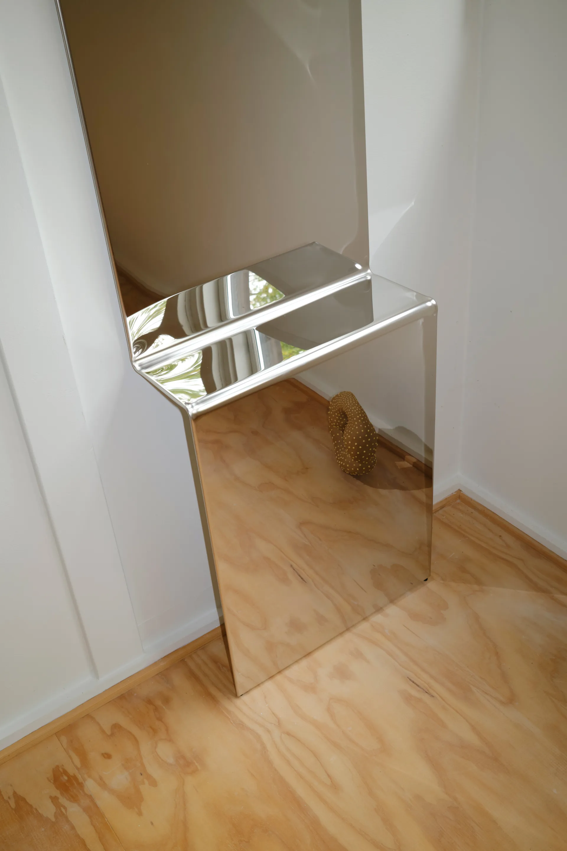 Pleat vægspejl, Poleret stål, 227x57 cm Muuto