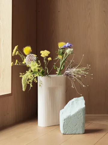 Ridge vase 35 cm - Offwhite - Muuto