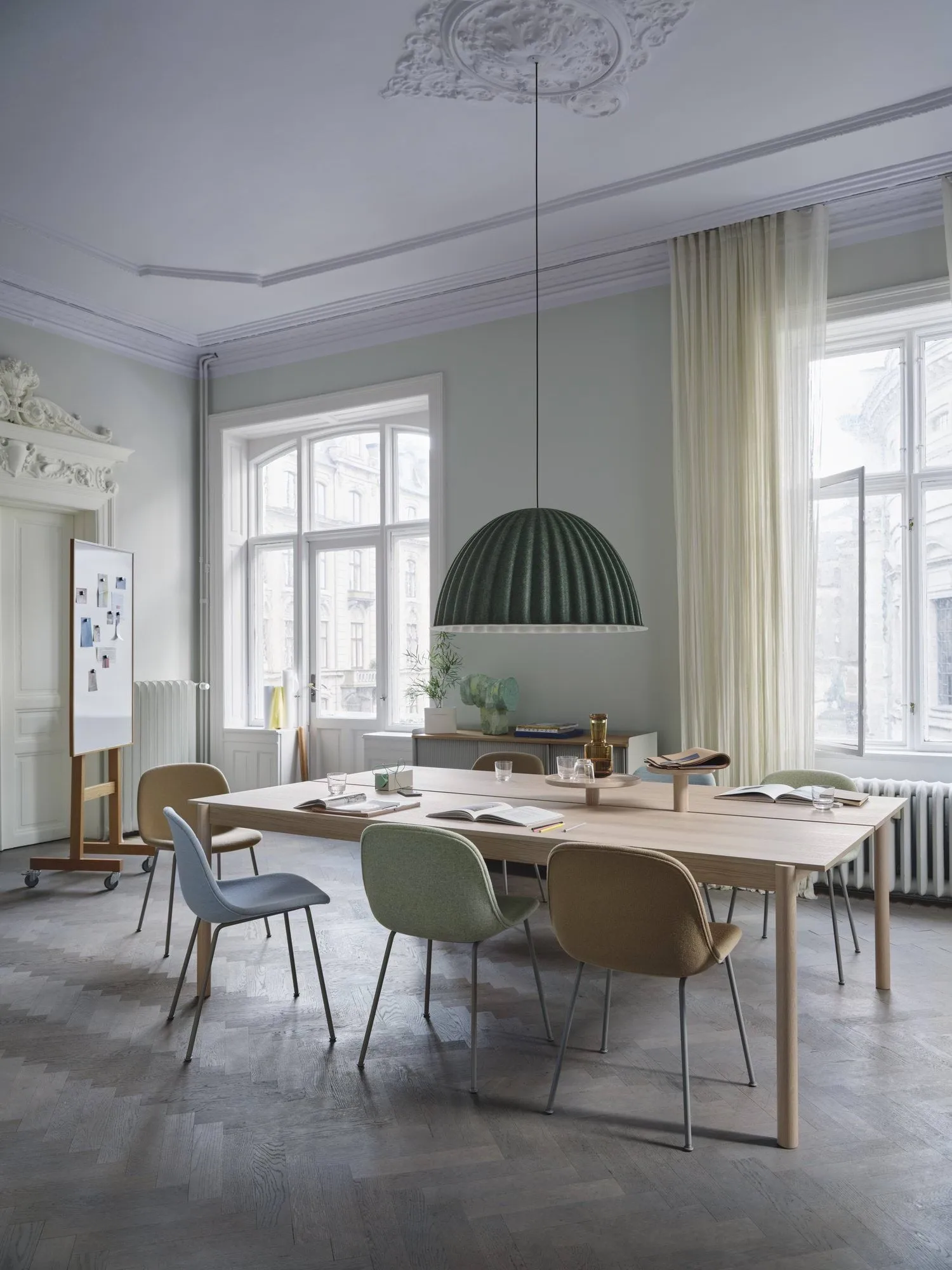 Under the bell loftslampe Ø 82 cm, Blue grey Muuto