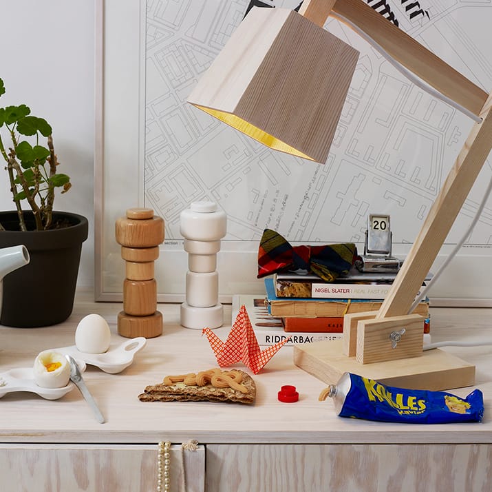 Wood skrivebordslampe - hvid ledning - Muuto