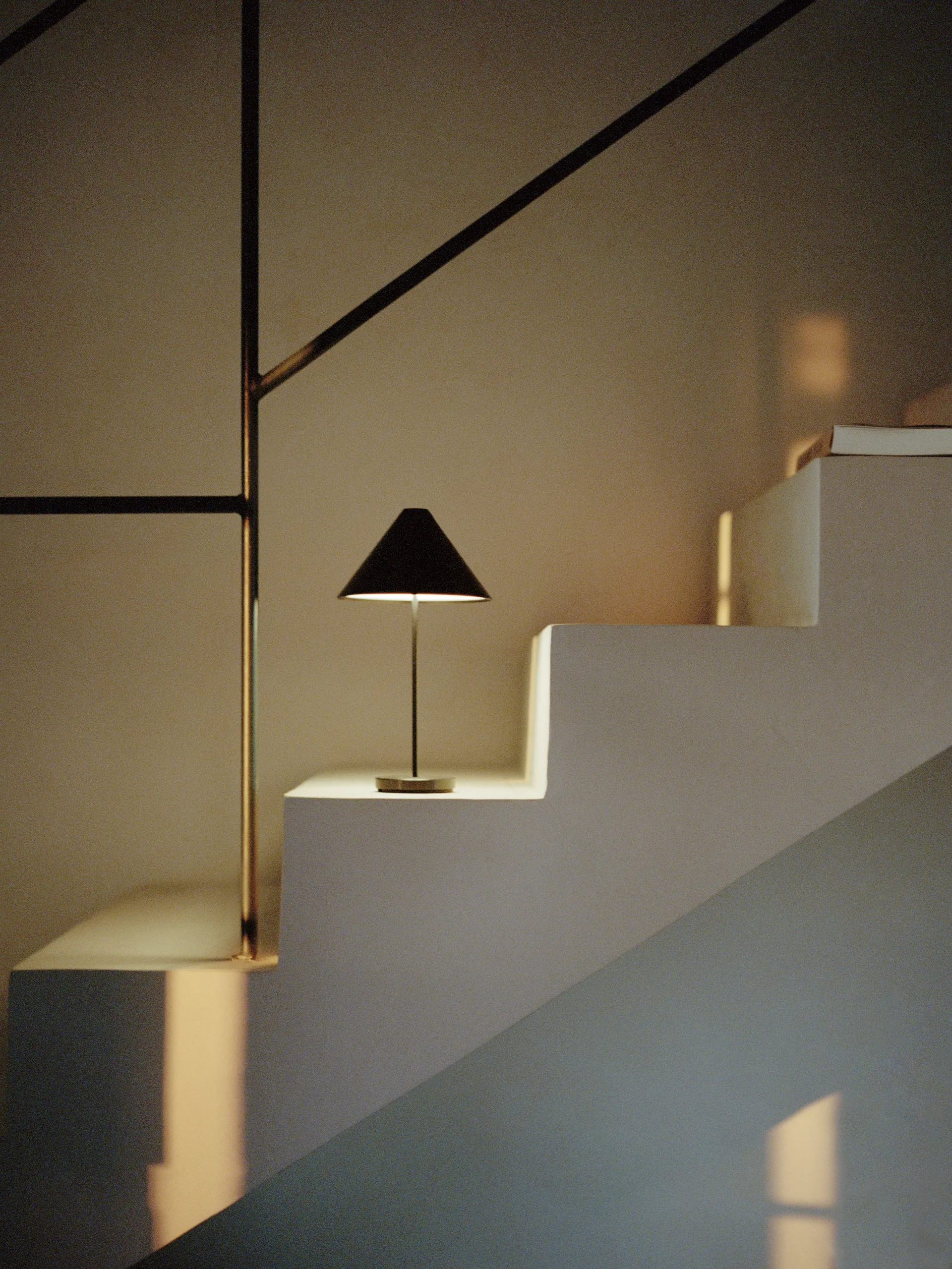 Brolly bærbar bordlampe, Steel black New Works