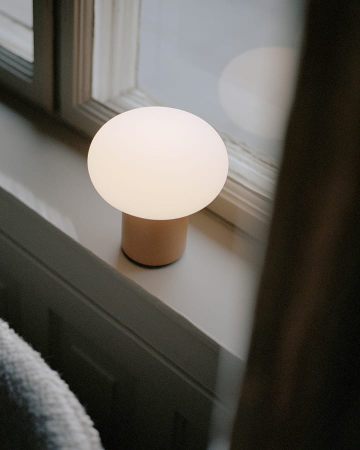 Karl-Johan bordlampe bærbar, Ochre yellow New Works