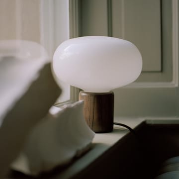 Karl-Johan bordlampe - Smoked oak/White opal glass - New Works