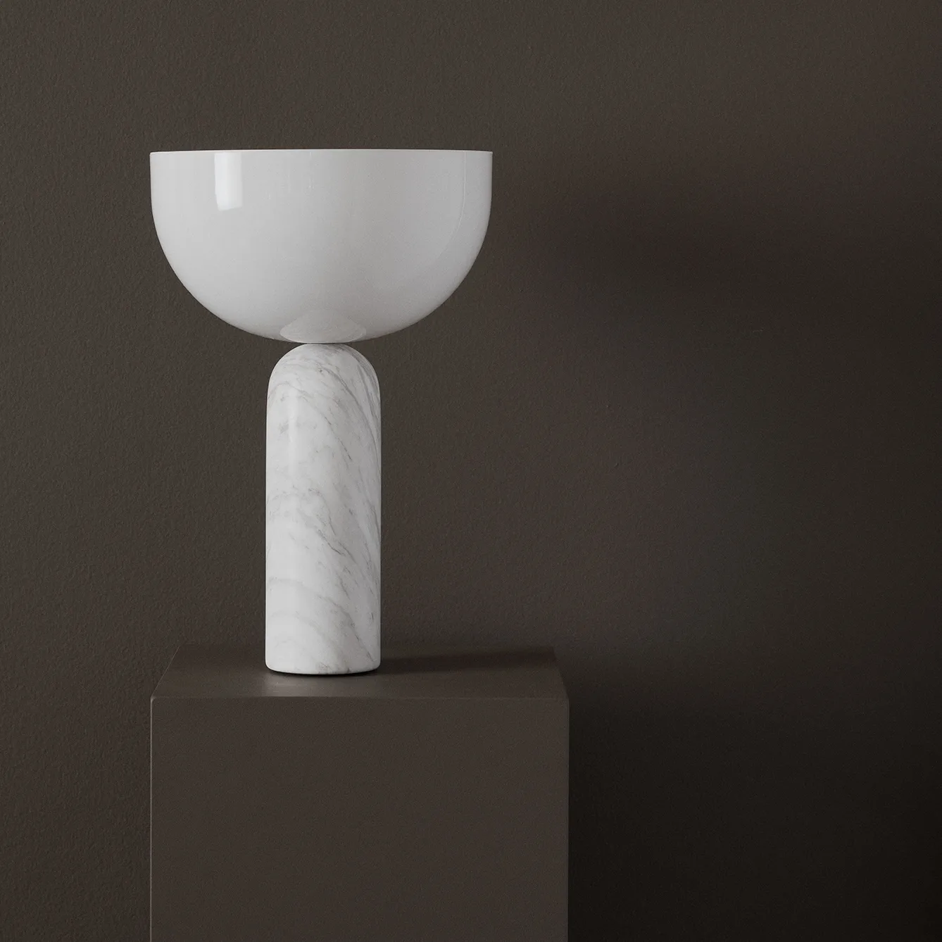 Kizu bordlampe large, White marble New Works