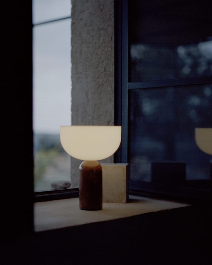 Kizu bærbar bordlampe, Breccia Pernice New Works