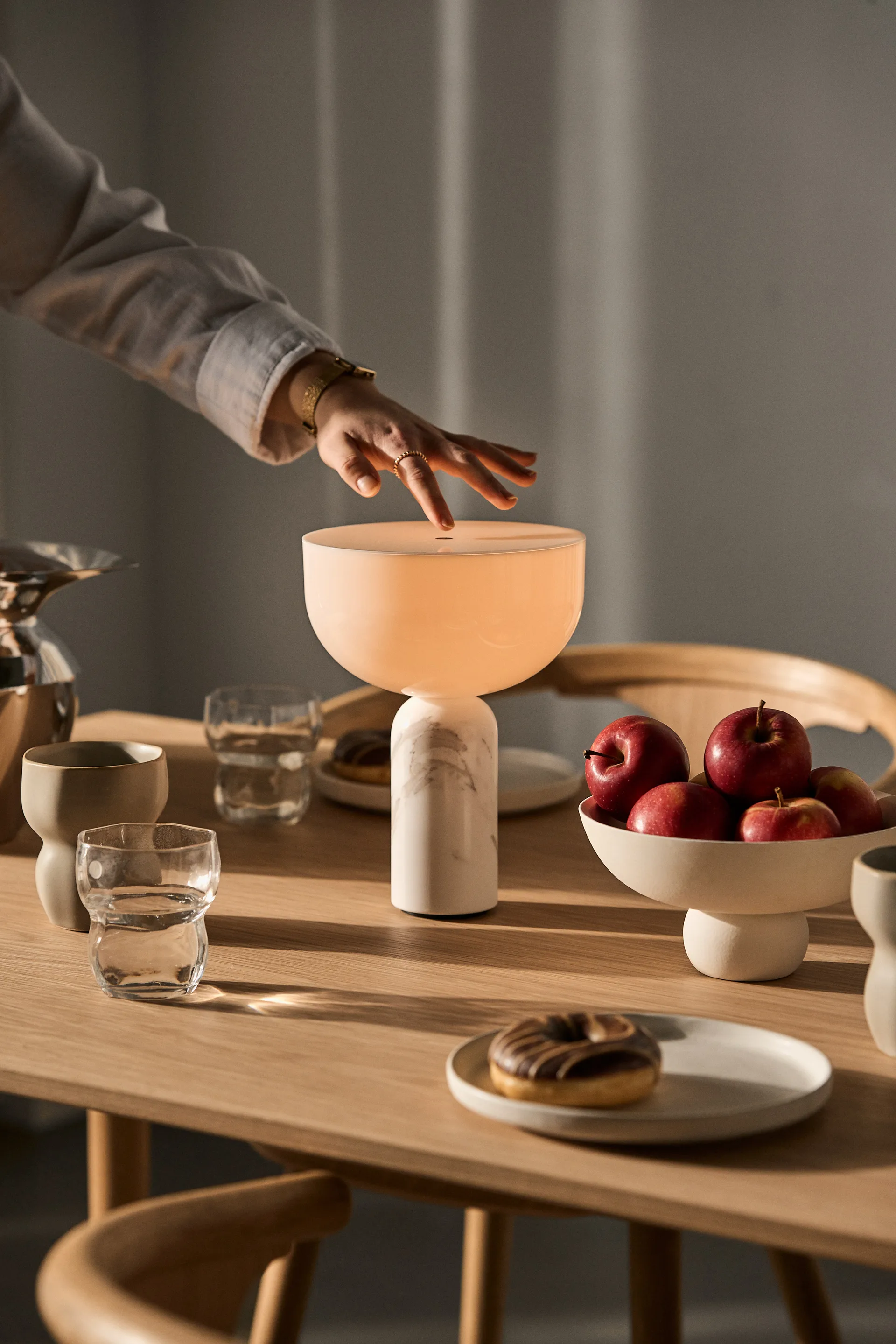 Kizu bærbar bordlampe, White marble New Works