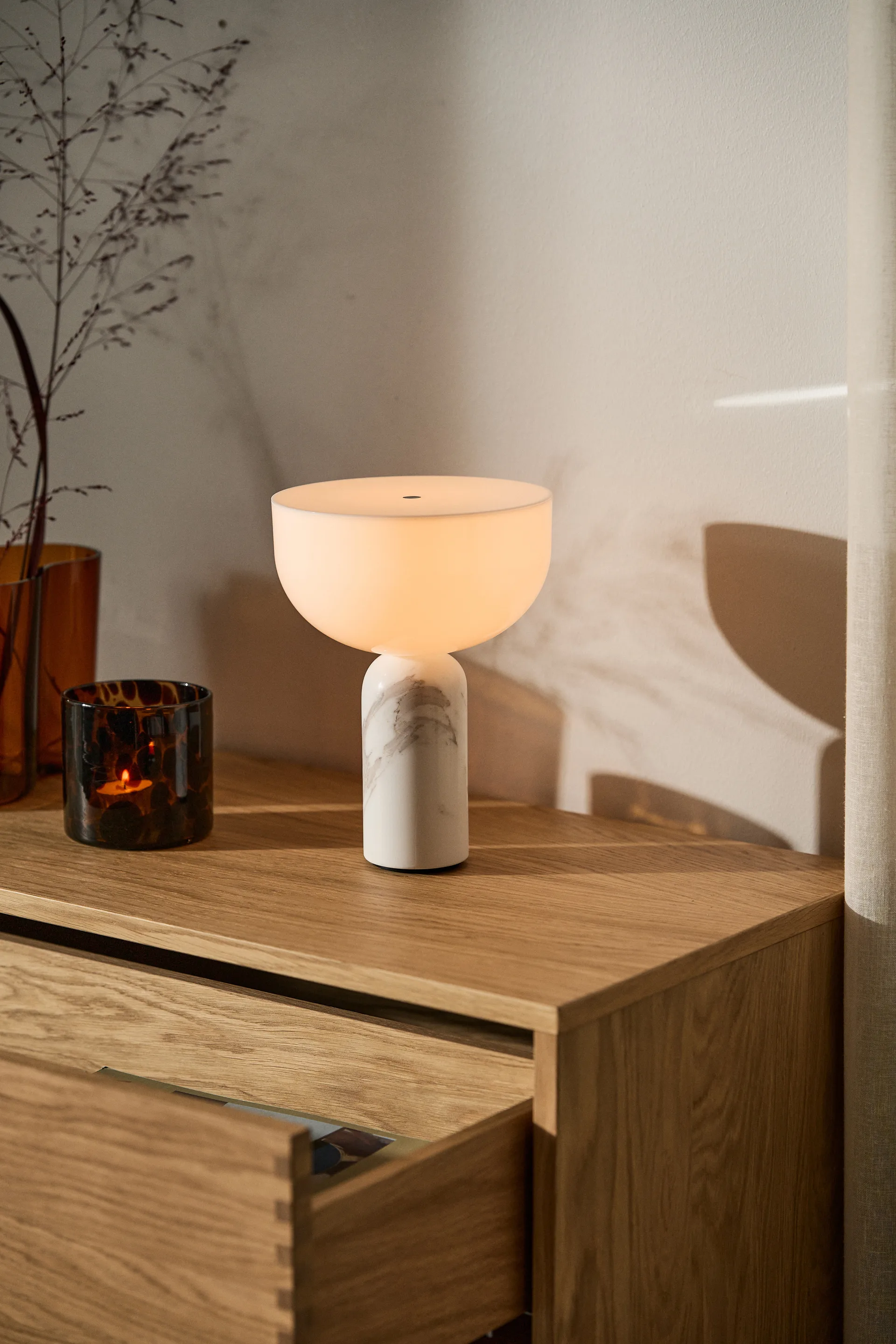 Kizu bærbar bordlampe, White marble New Works