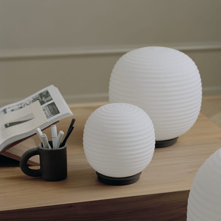 Lantern Globe bordlampe small, Frosted white opal glass New Works