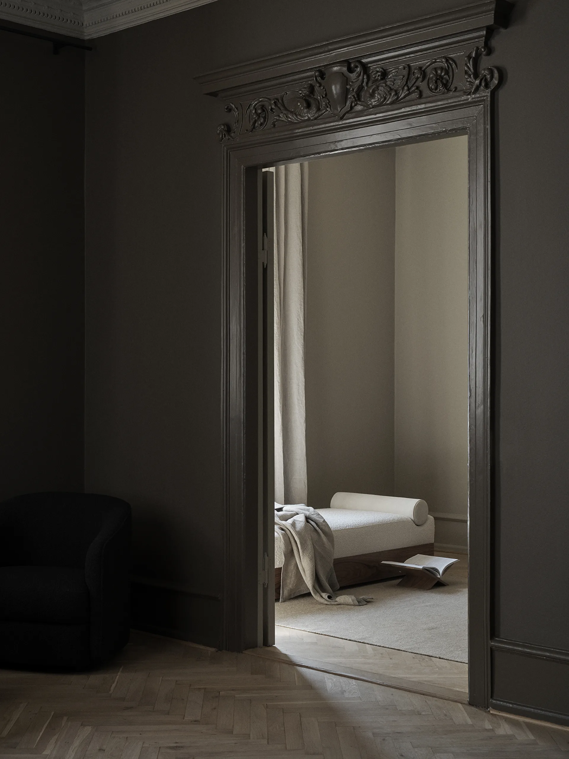 Mass daybed 200x75x51 cm, Karakorum ivory 001-walnut New Works