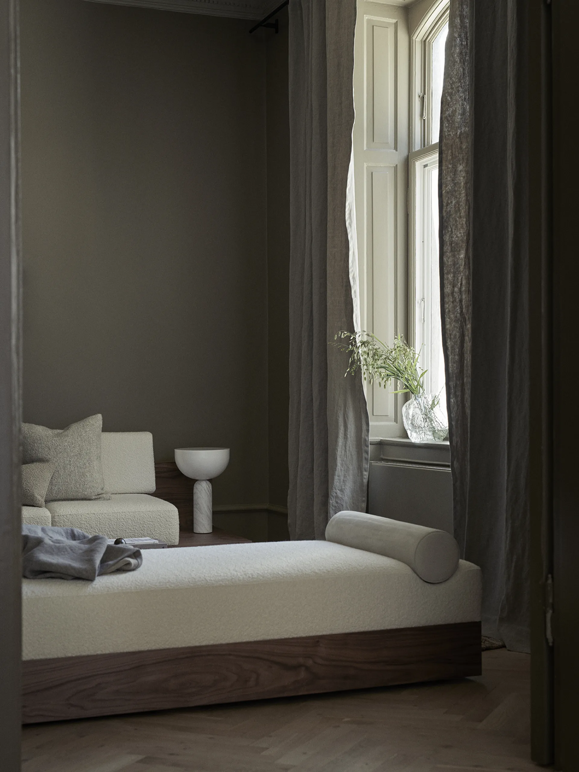 Mass daybed 200x75x51 cm, Karakorum ivory 001-walnut New Works