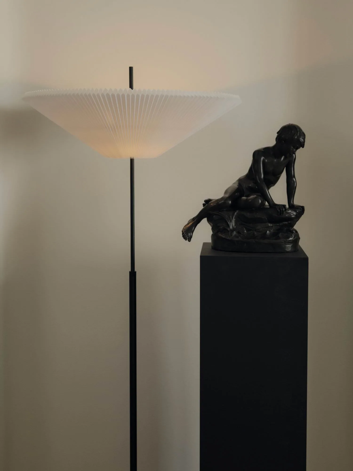 Nebra gulvlampe, White (hvid), 150 cm New Works