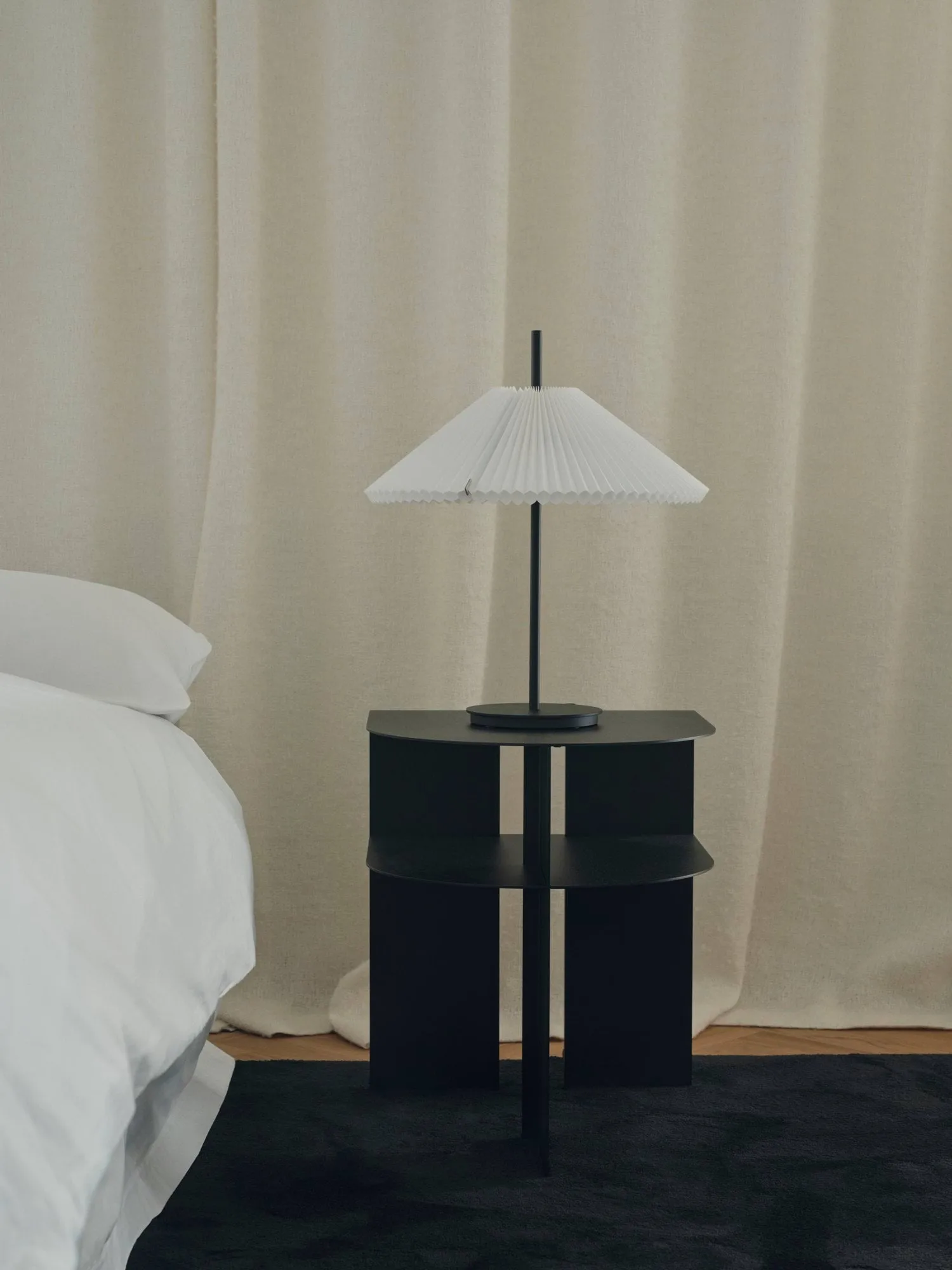 Rand sidebord, Black New Works