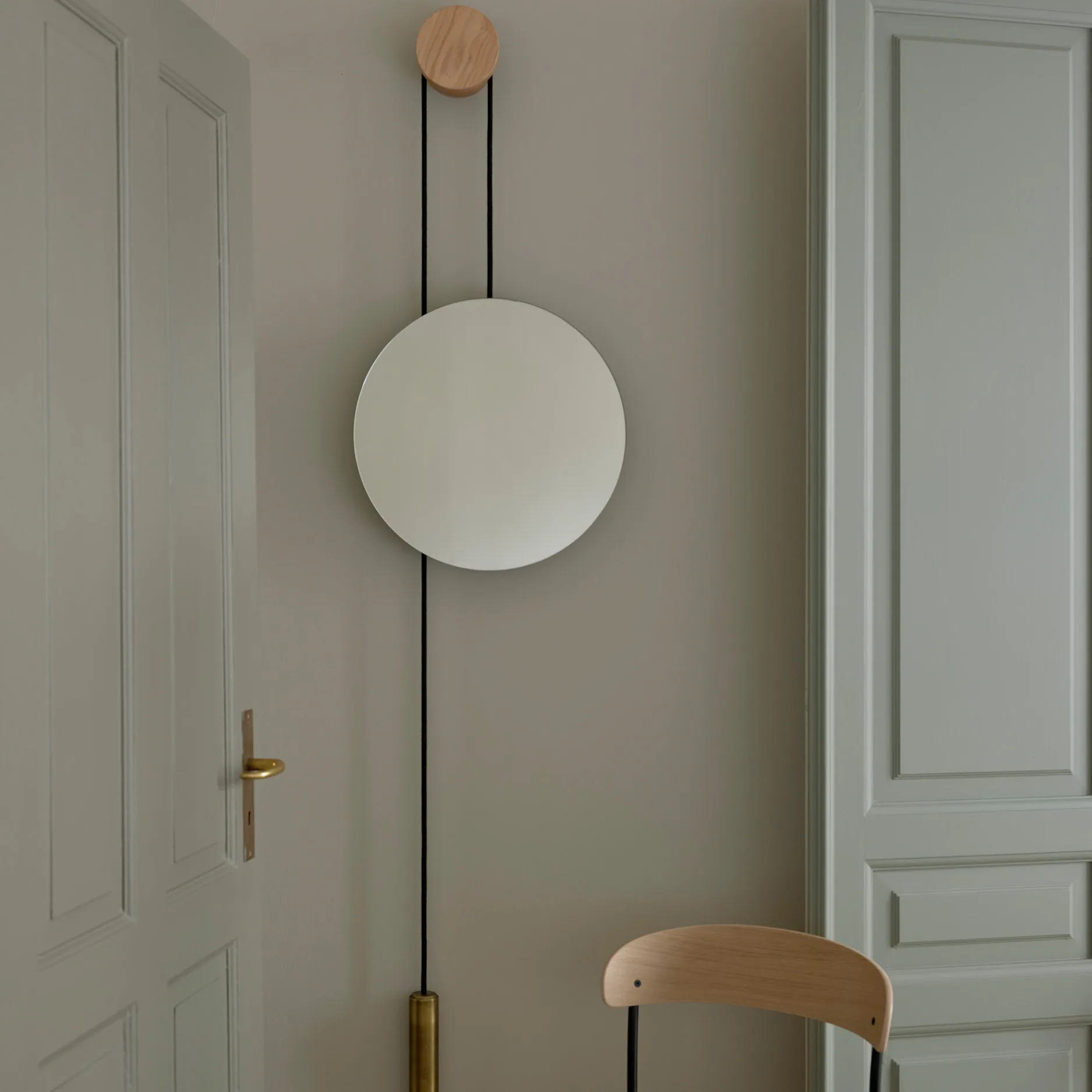 Rise and Shine spejl, Natural oak/Brass weight New Works