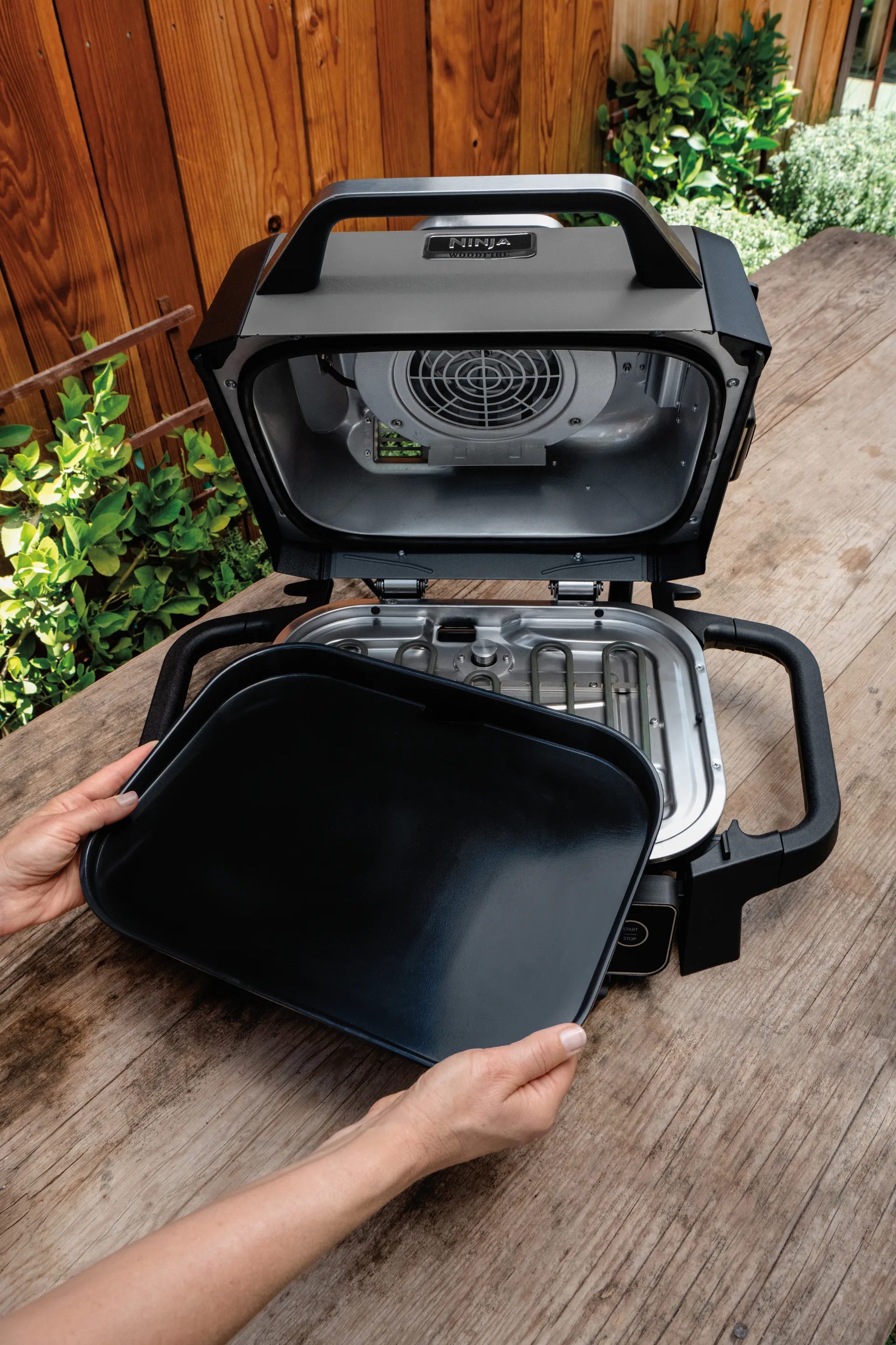 Ninja Woodfire BBQ-plade 28x37 cm, Sort Ninja