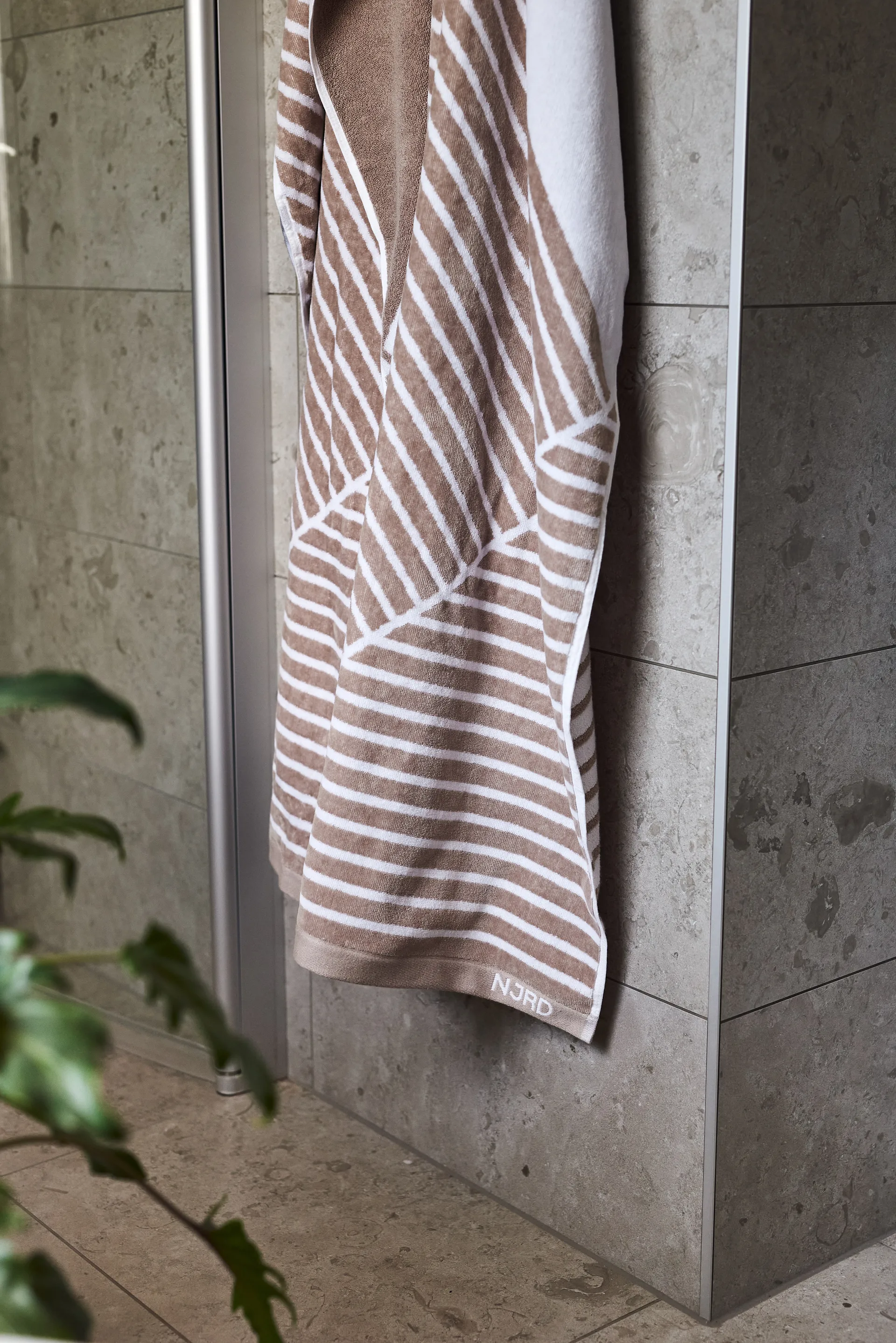 Stripes badehåndklæde 70x140 cm , Beige NJRD