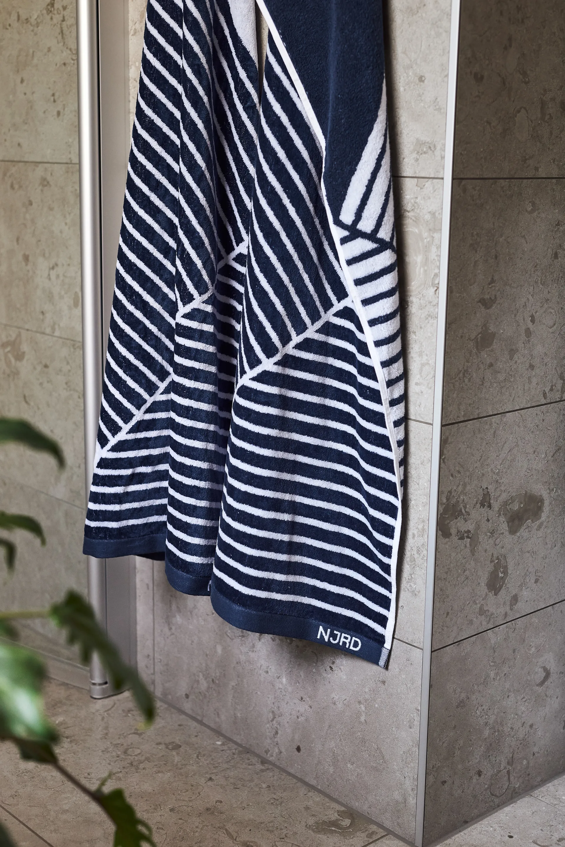Stripes badehåndklæde 70x140 cm , Blå NJRD