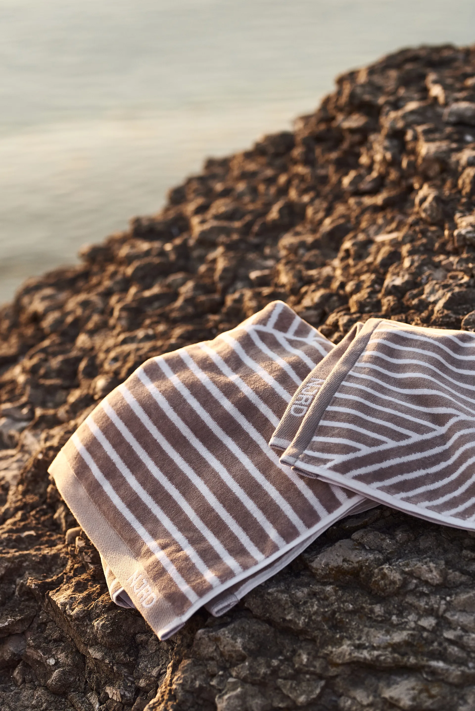 Stripes håndklæde 50x70 cm, Beige NJRD