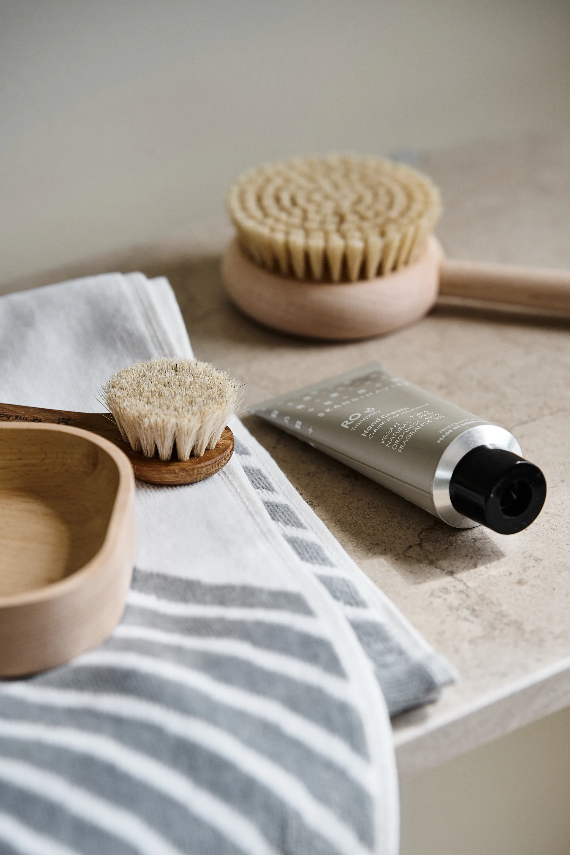 Stripes håndklæde 50x70 cm, Grå NJRD